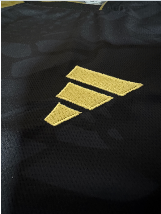 Camiseta de Fútbol "Black & Gold" – Edición Especial